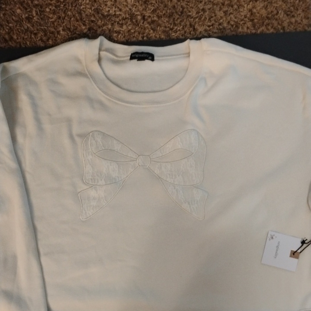 NWT Cream Sweatshirt Size L Bow Detail Coquette Girl Romantic Valentine Day